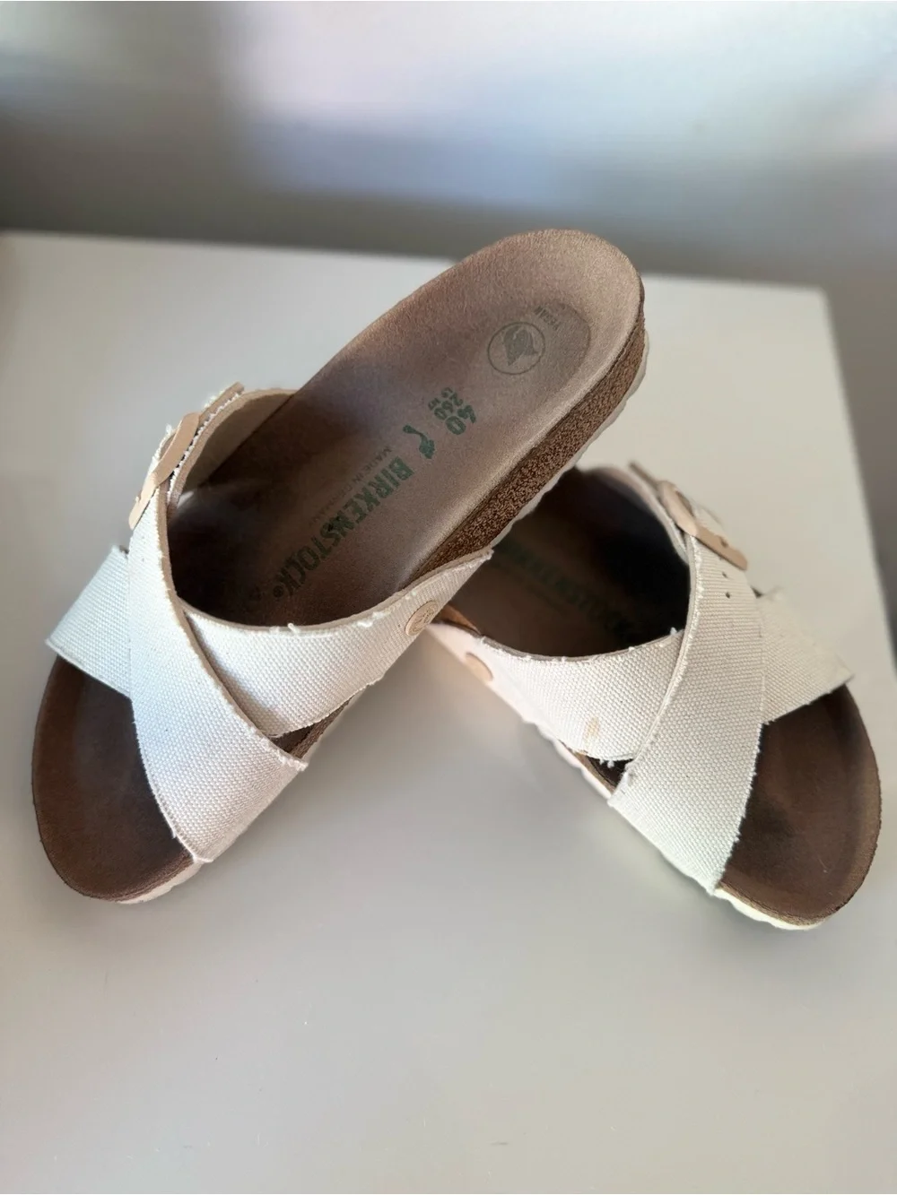 Birkenstock SIENA VEGAN SANDAL EGGSHELL, EU SIZE 40| US 9-9.5 GOOD CONDITION