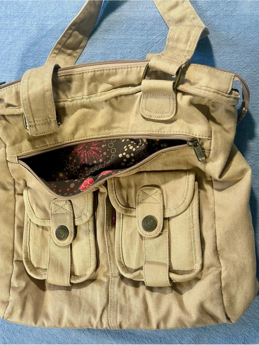 Levis levi canvas