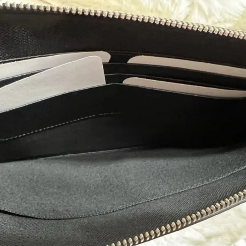 Brand new box &dustbag GUCCI Supreme Monogram Psychedelic zip wristlet / clutch