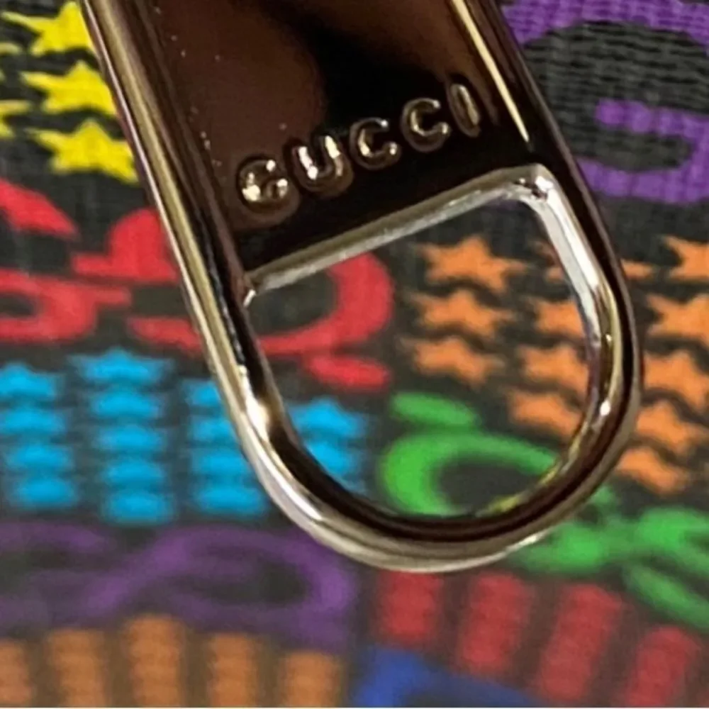 Brand new box &dustbag GUCCI Supreme Monogram Psychedelic zip wristlet / clutch