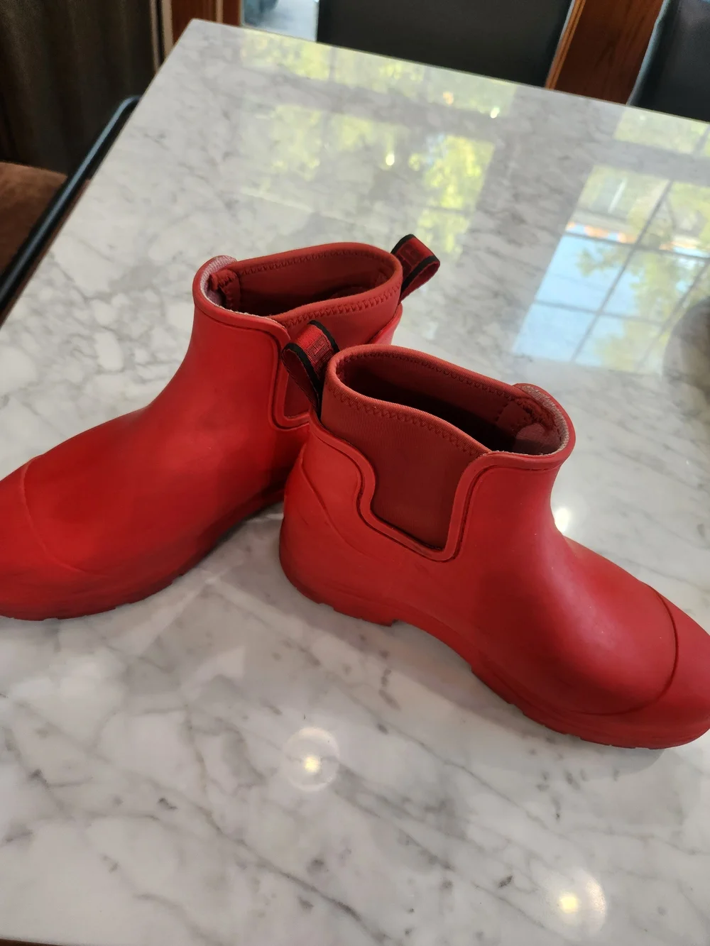 UGG bright red