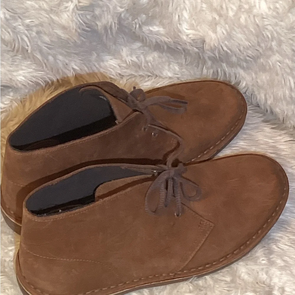 Clarks Bushacre  brown leather desert boots size 8.5