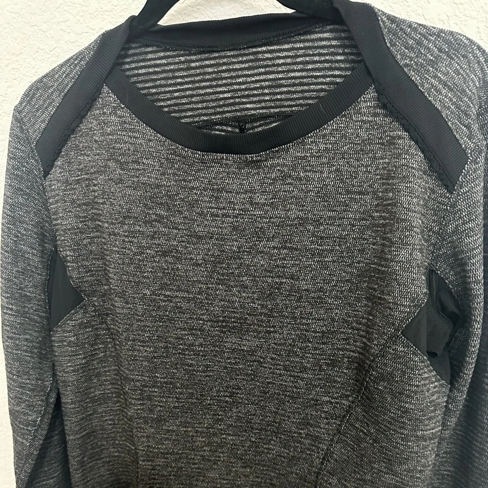 Lululemon Athletica Base Runner Long Sleeve Running Top Heathered Black Size 12