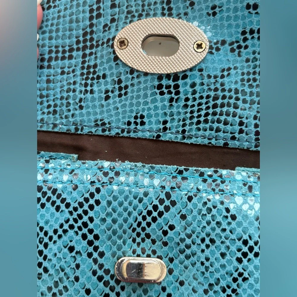 Turquoise python or snakeskin patterned leather clutch bag a twist-lock closure
