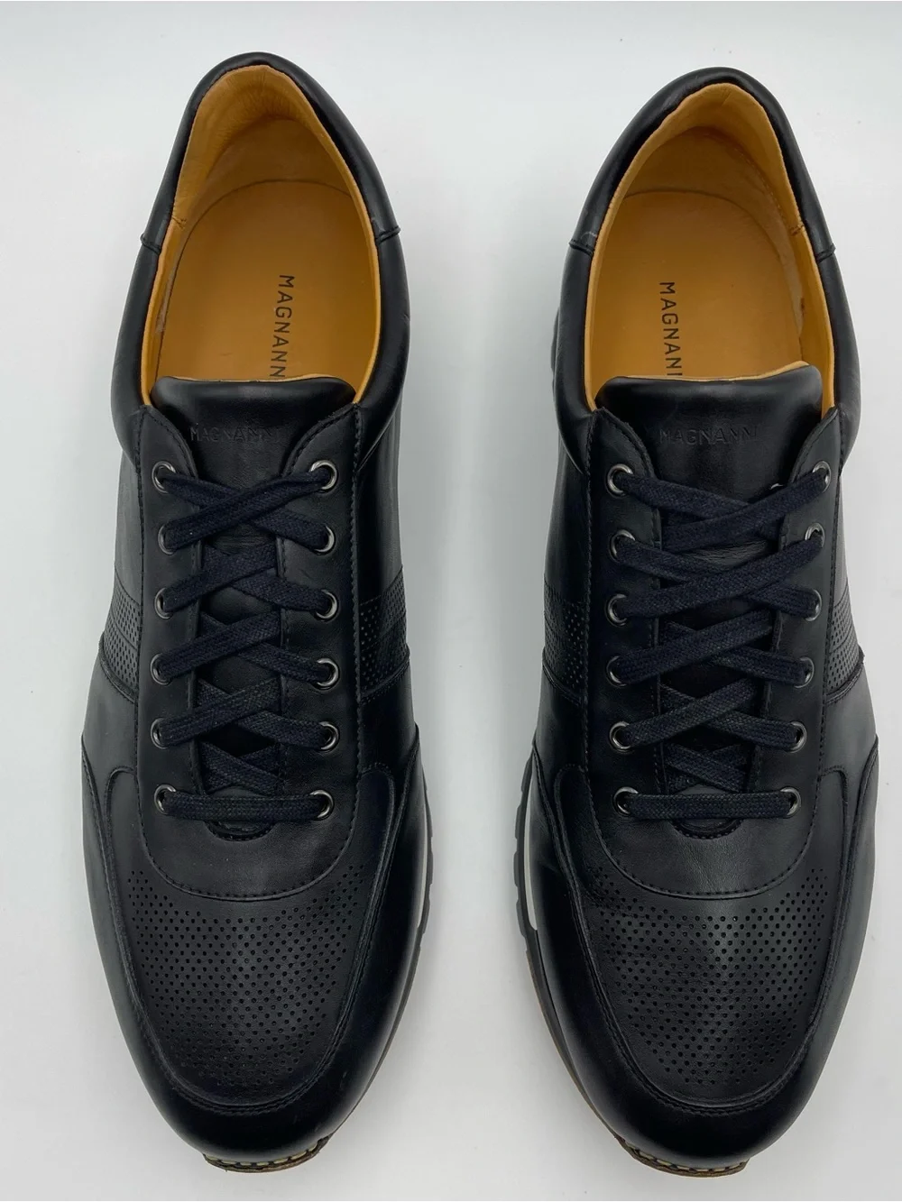 Magnanni sneakers versatile outsole