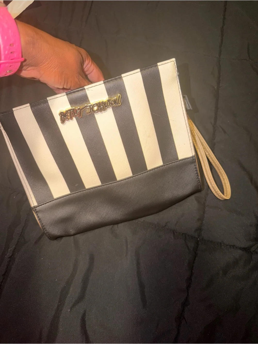 Betsey Johnson vertical smooth crossbody