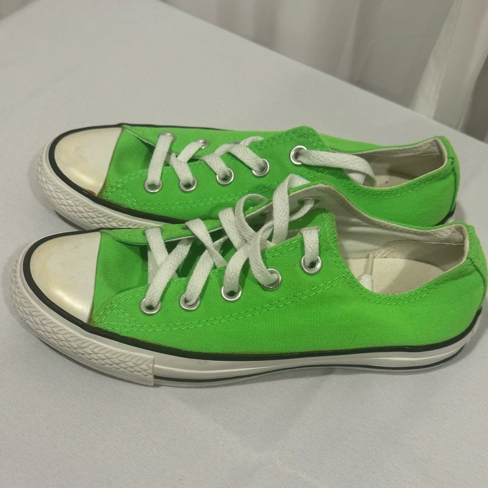 Converse Classic Low Top Sneakers