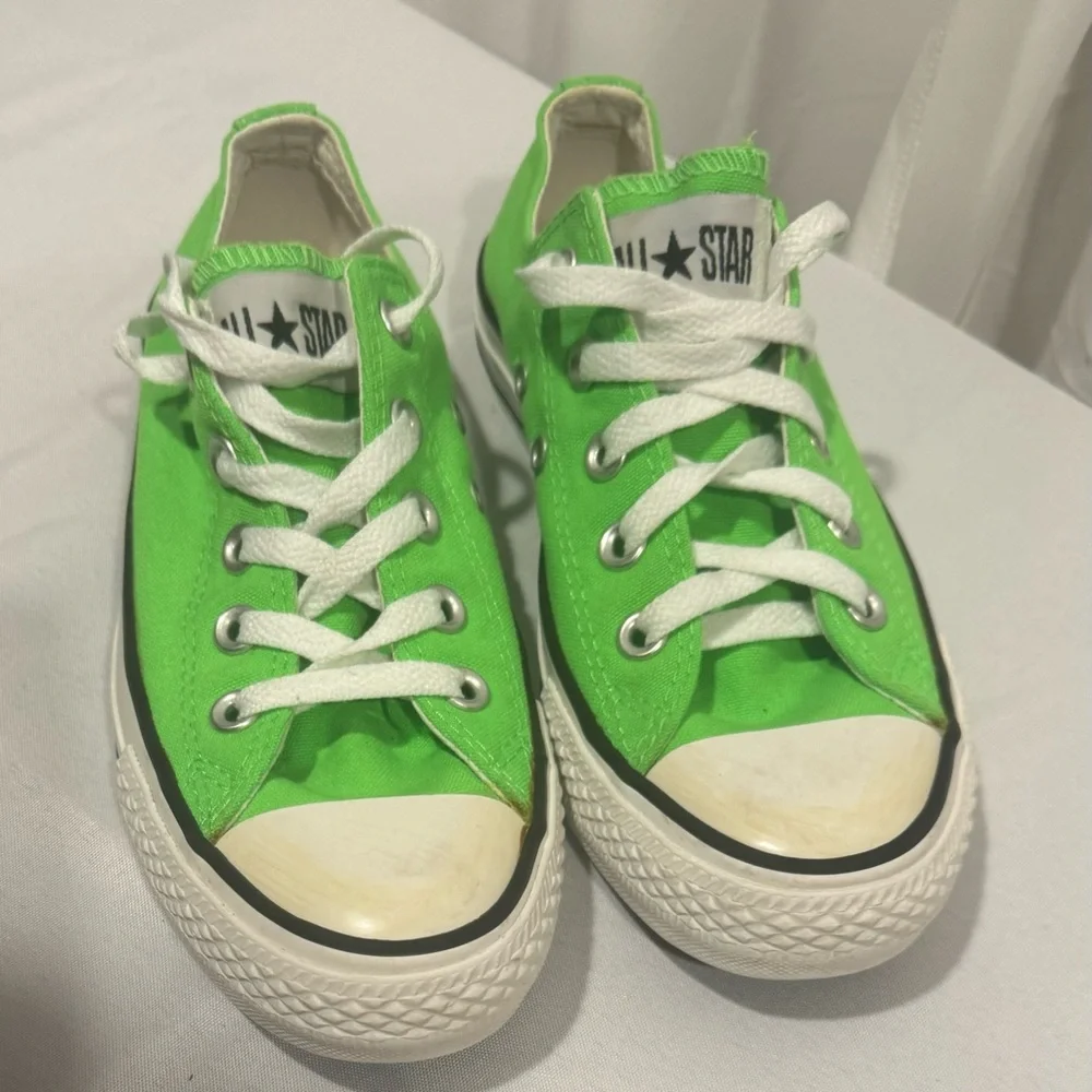Converse Classic Low Top Sneakers