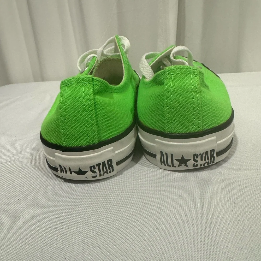 Converse Classic Low Top Sneakers