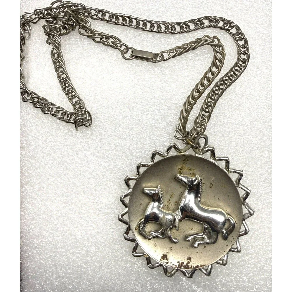 Vintage Horses Equestrian Themed Round Medallion Silver Toned Necklace