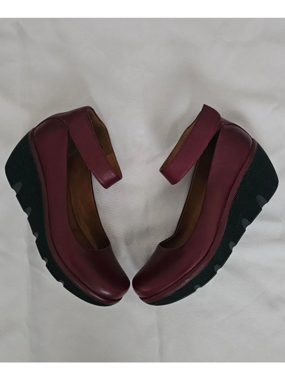 Clarks women burgundy
