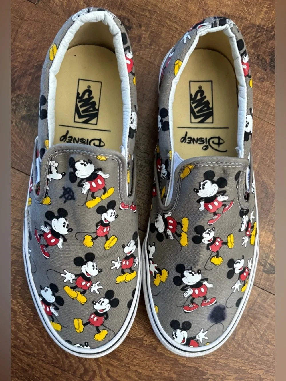 Vans x Disney Mickey Mouse classic  slip on shoes Sz 10 men
