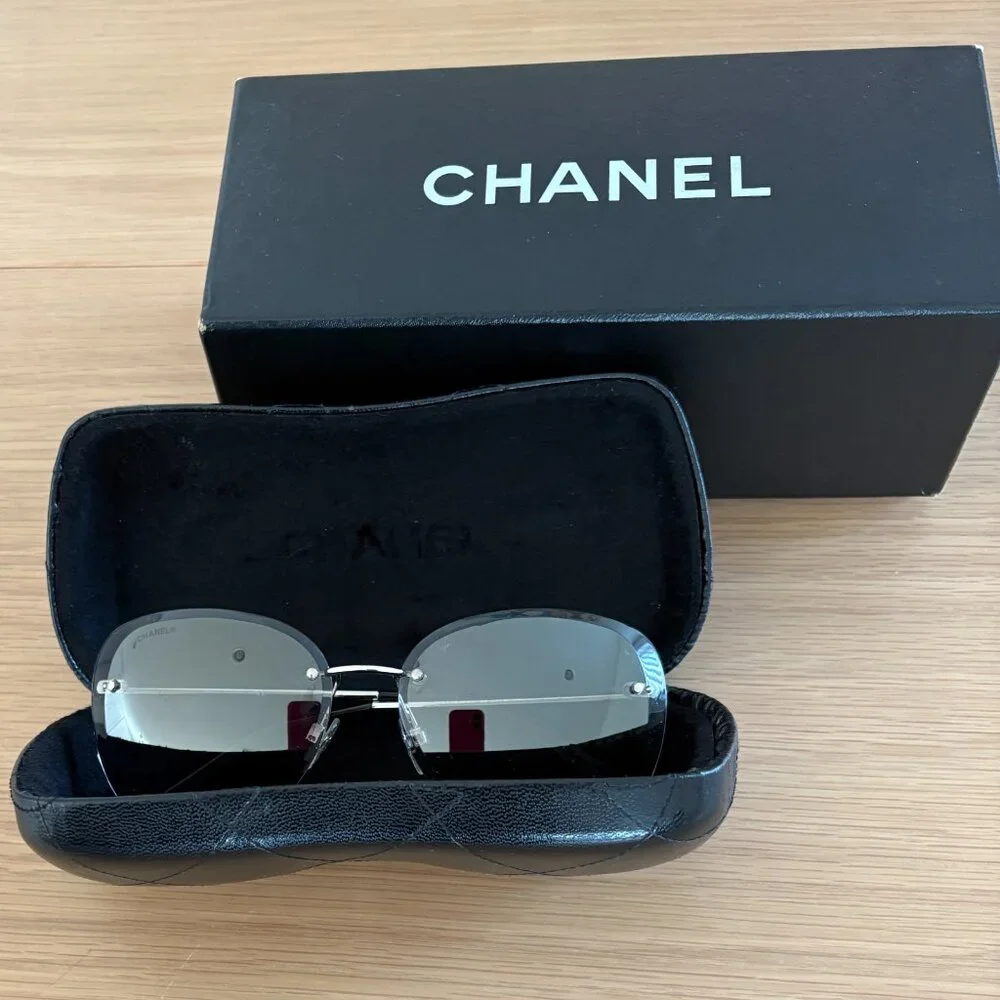 CHANEL accessory classic tone