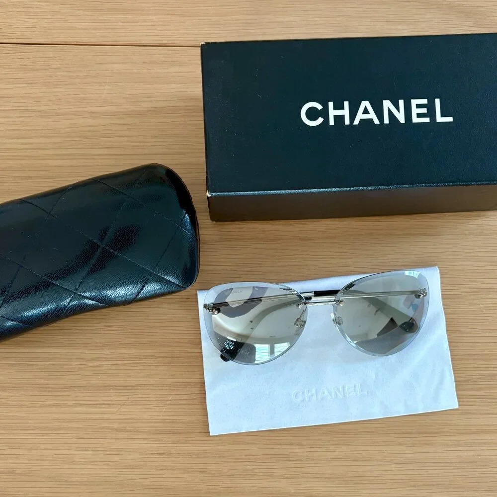 CHANEL quilted gold rimless