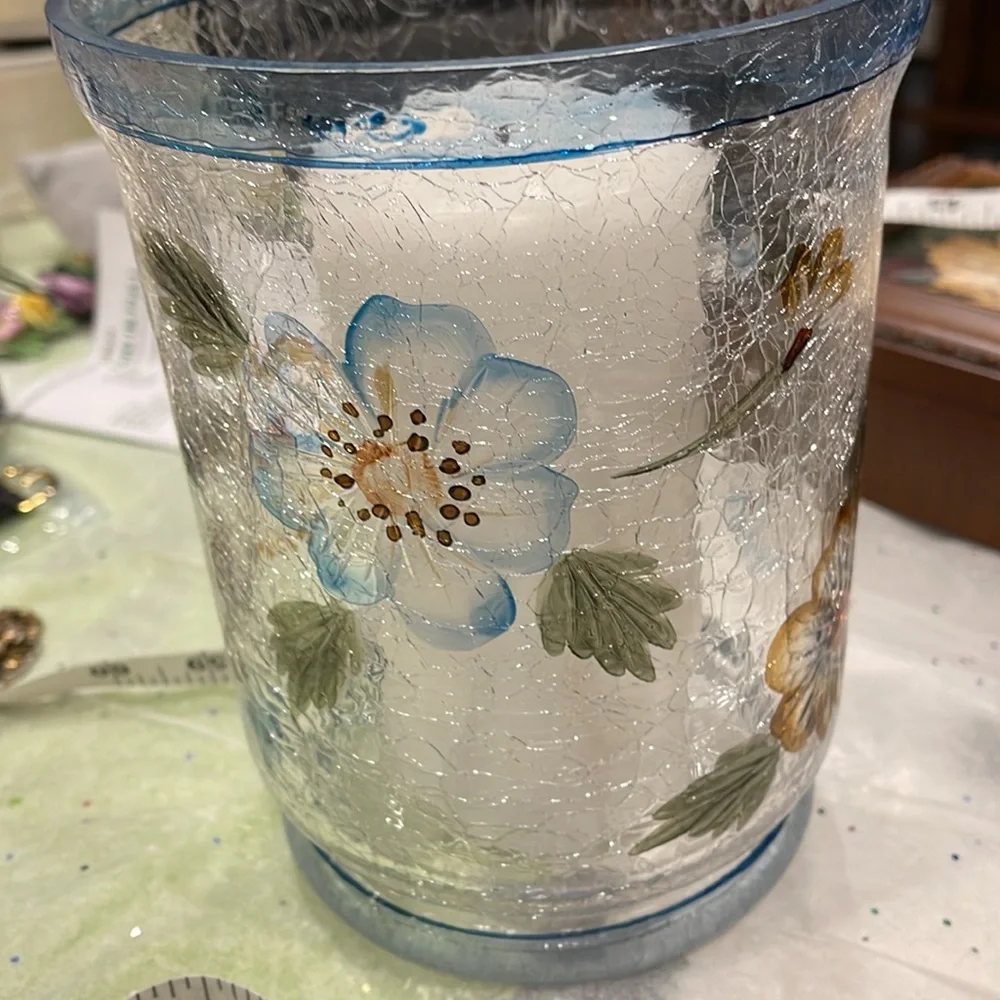 Candle vase holder. Crackled glass styling.great a vase for flowers bouquet.