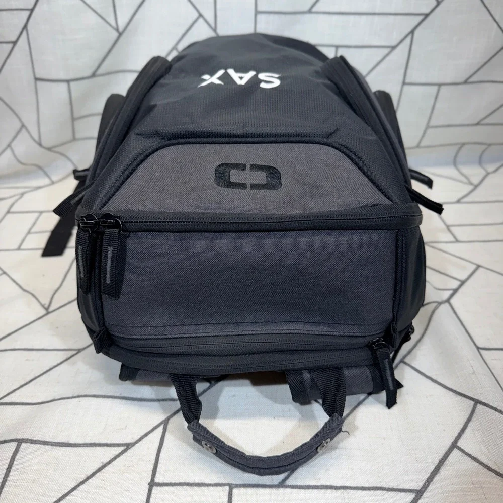 OGIO look zippers includes