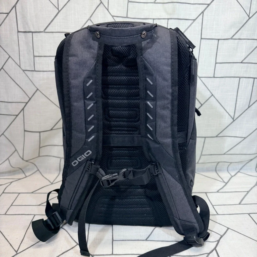 OGIO padded tech pocket