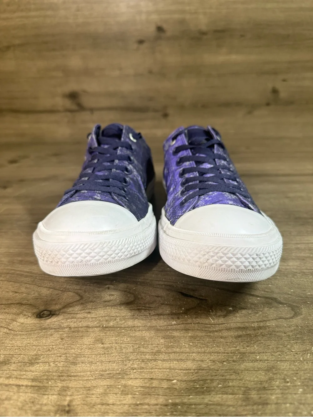 Converse low top