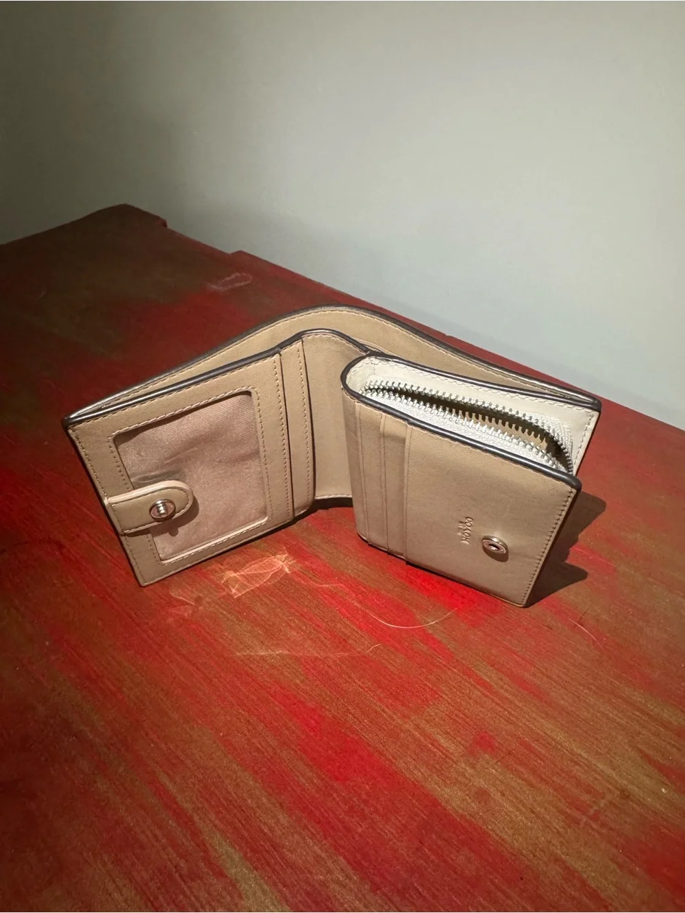 Coach compact bi