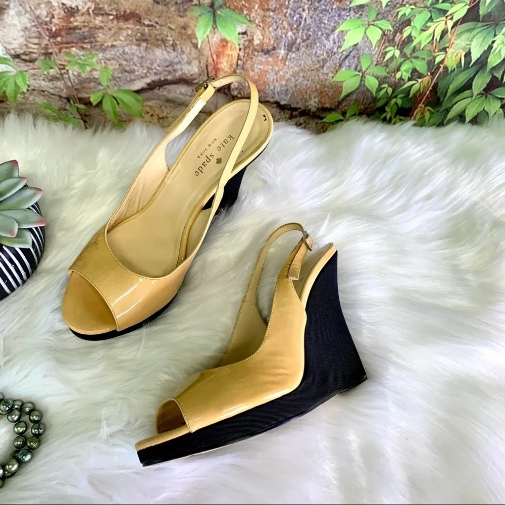 KATE SPADE Nude/Gold Quiet Luxury Minimalist Peep Toe Patent Wedges, 8B