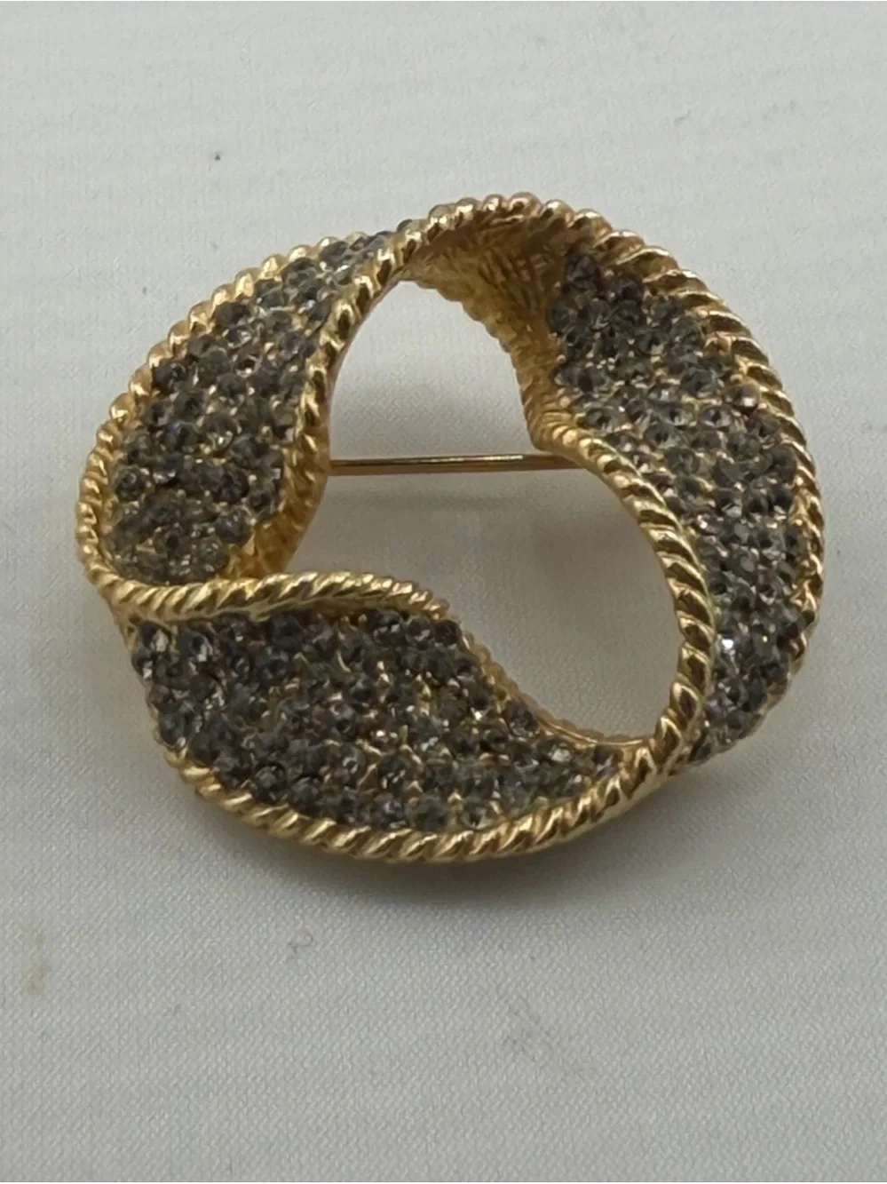 Vintage Gold Tone Rhinestone Ribbon Swirl Brooch Pin Statement Jewelry