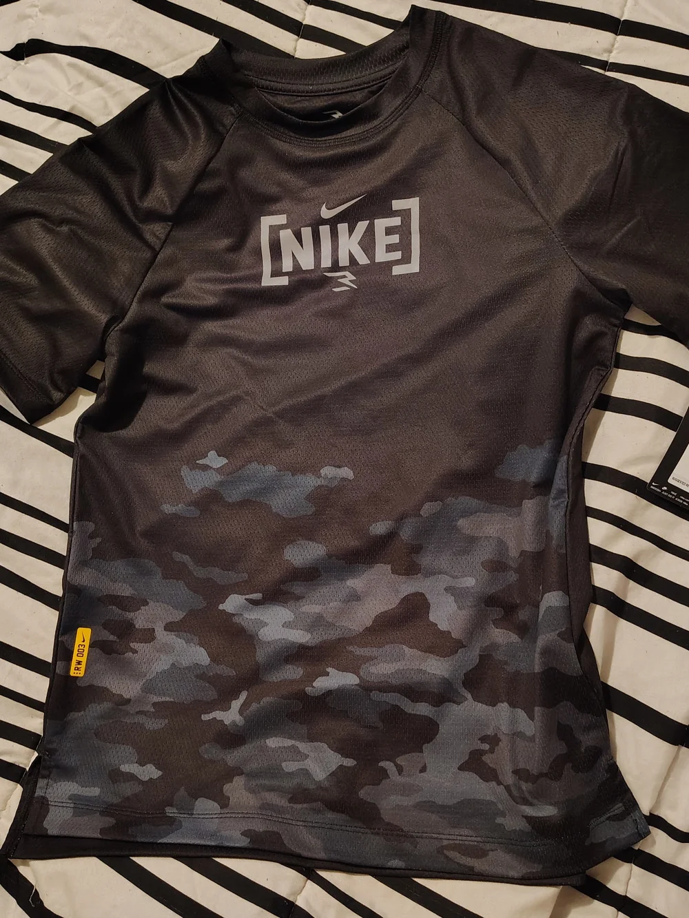 NWT Nike Black & Gray Camo Dri-FIT Athletic Shirt Boys Size Large