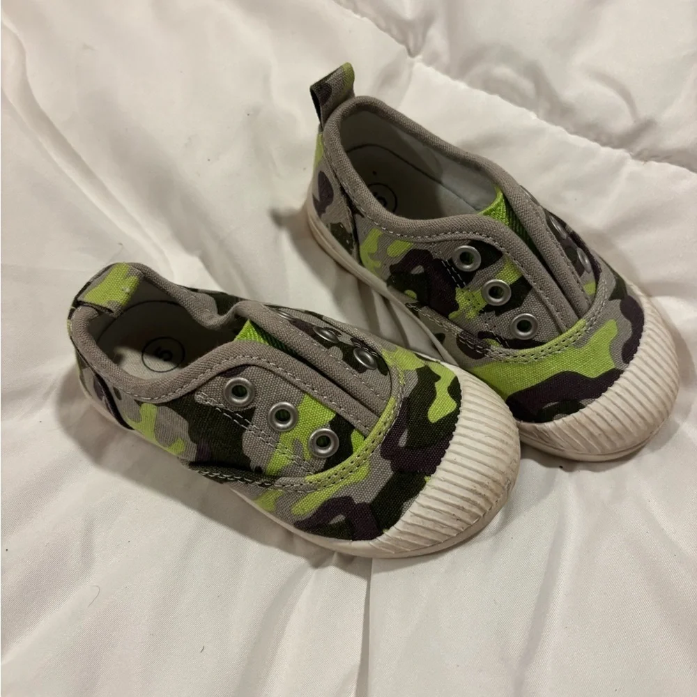 Cat & Jack Green Camouflage Kids Sneakers size 5