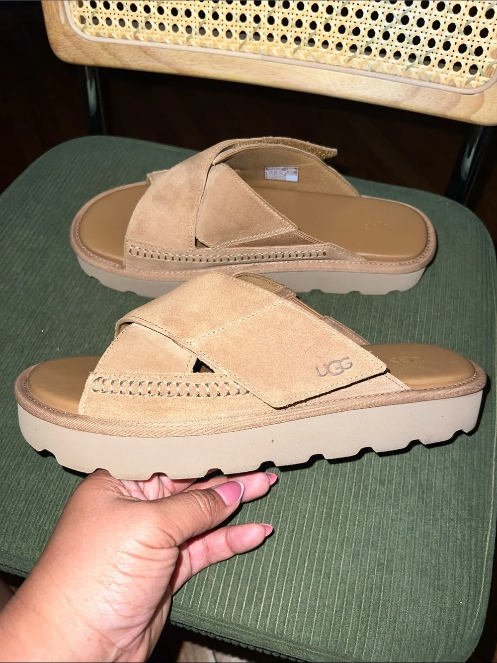 UGG excellent only