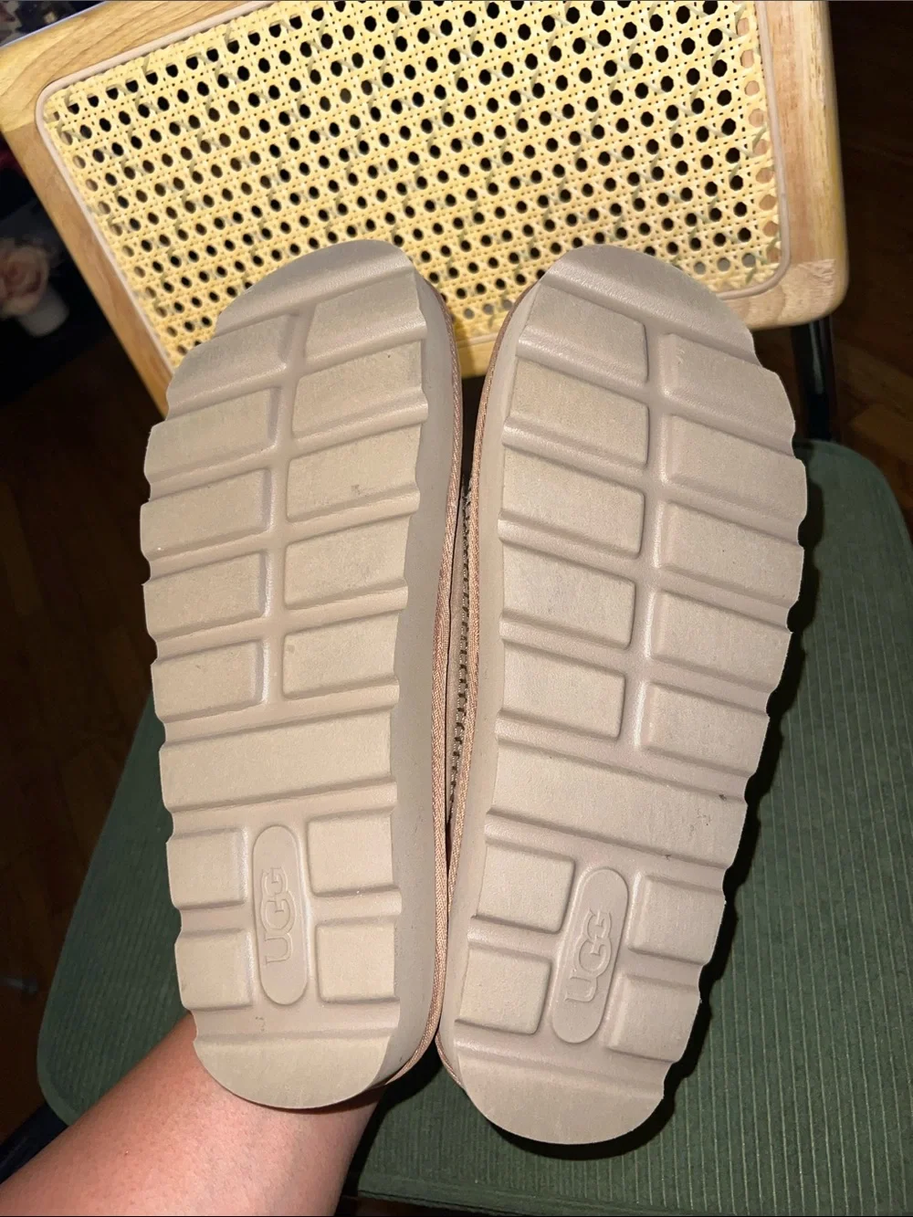 UGG excellent only