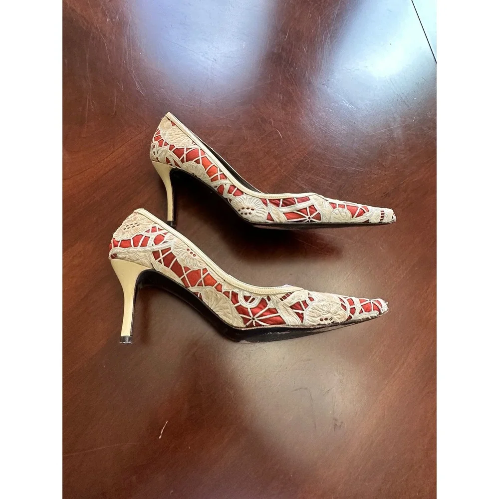 Martinez Valero Womens Red Cream Embroidered Pointed Toe Stiletto Pumps Size 6