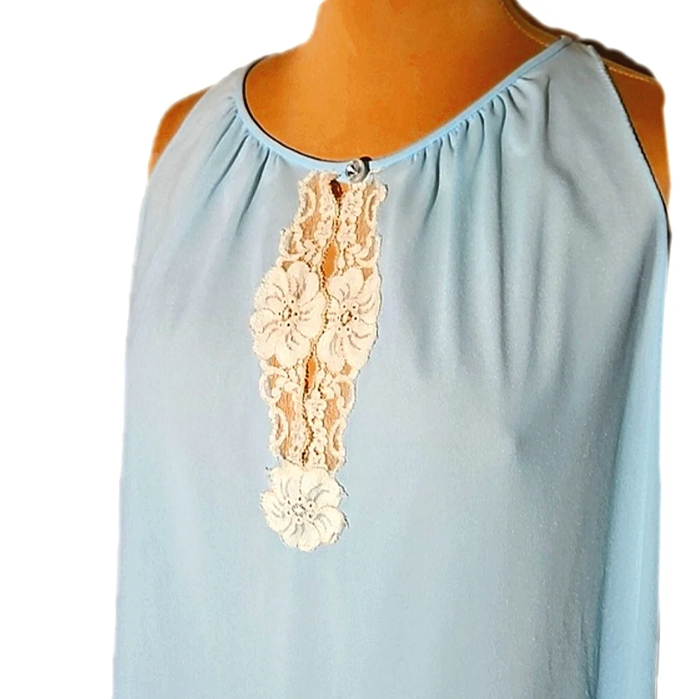 Van Raalte trimmed button keyhole