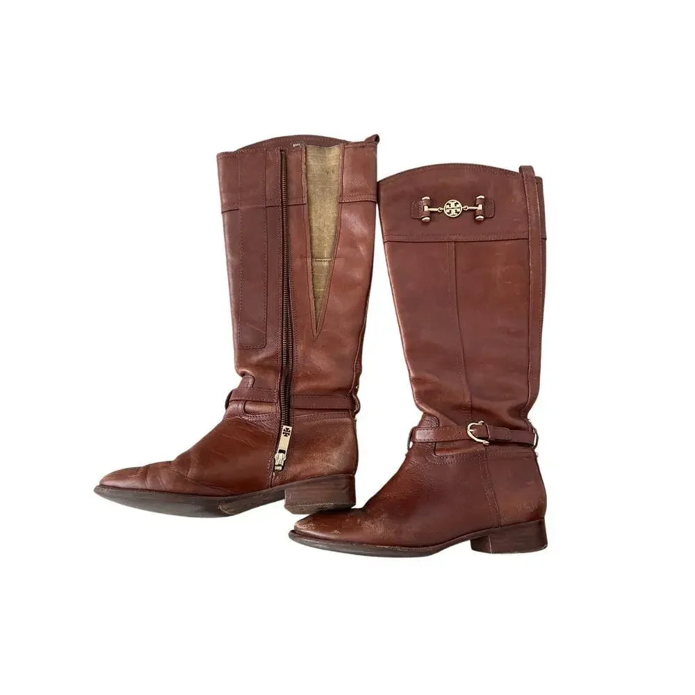 Tory Burch ships fast