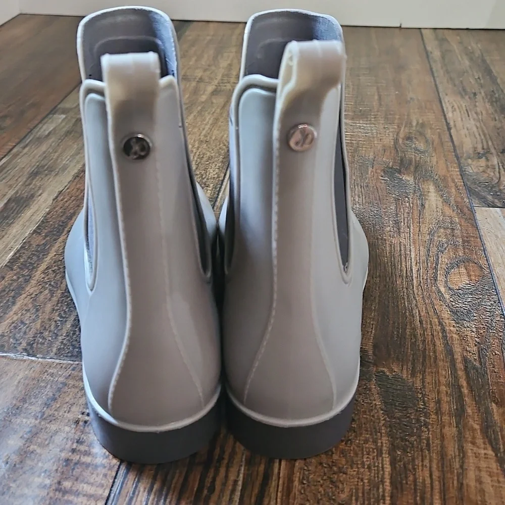 Sam Edelman step out
