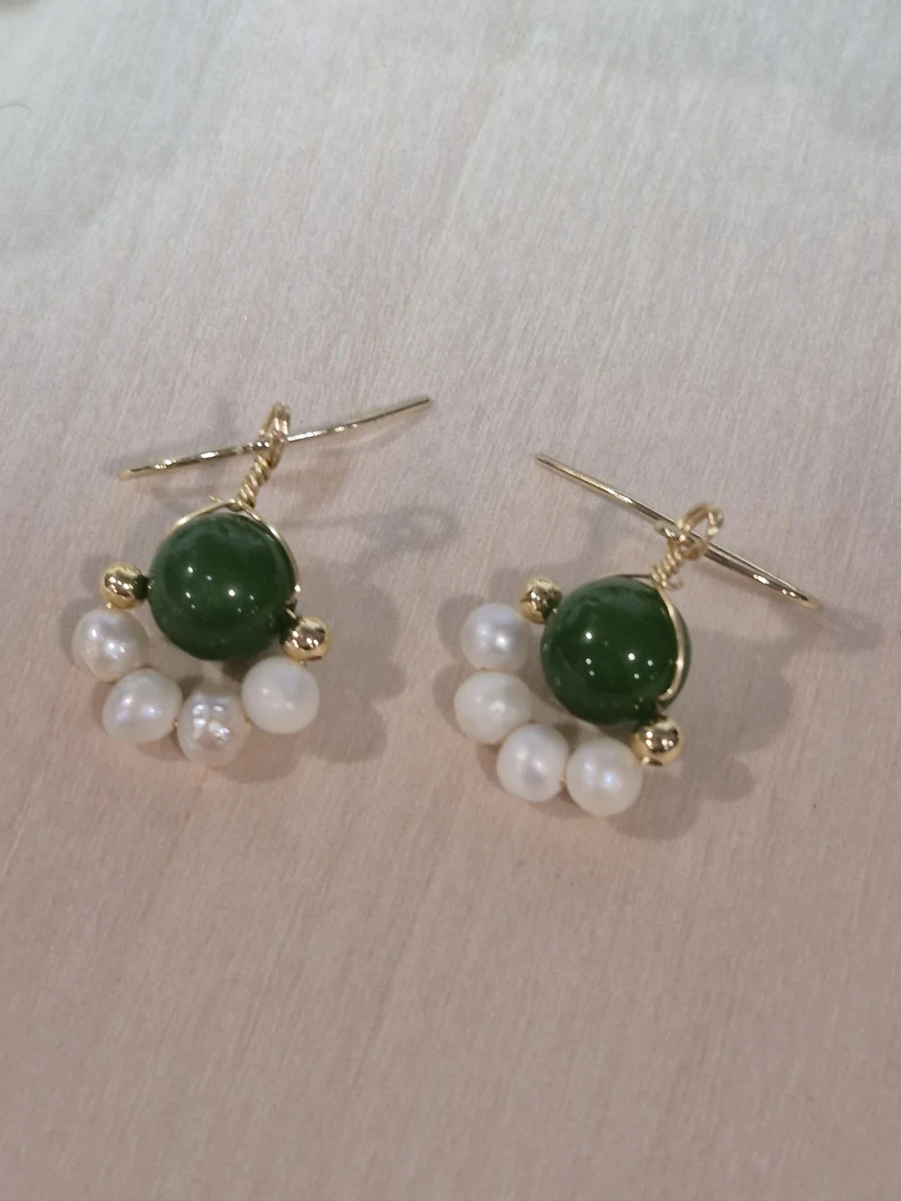 🎉🎉NEW🎉🎉 GOEGEOUS!! 14kt Gold FilledJADE AND FRESHWATER Pearl Dangle Earrings