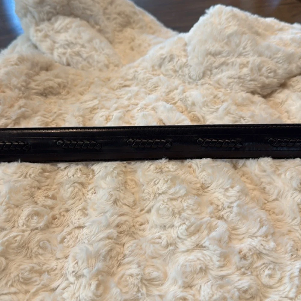 Textured Black Leather‎ Belt Shabby Silver Buckle Tapers Toward Belt Holes 36