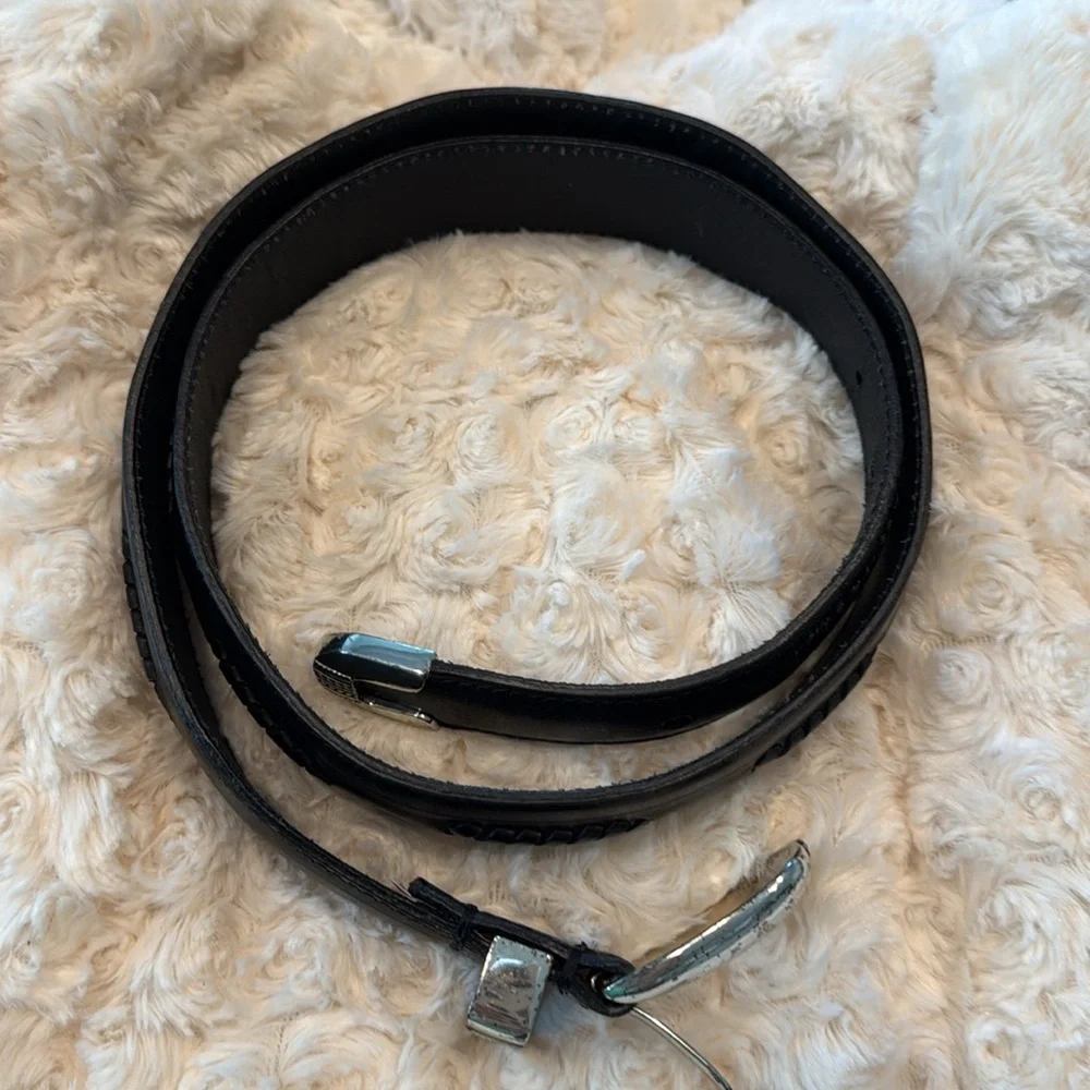 Textured Black Leather‎ Belt Shabby Silver Buckle Tapers Toward Belt Holes 36