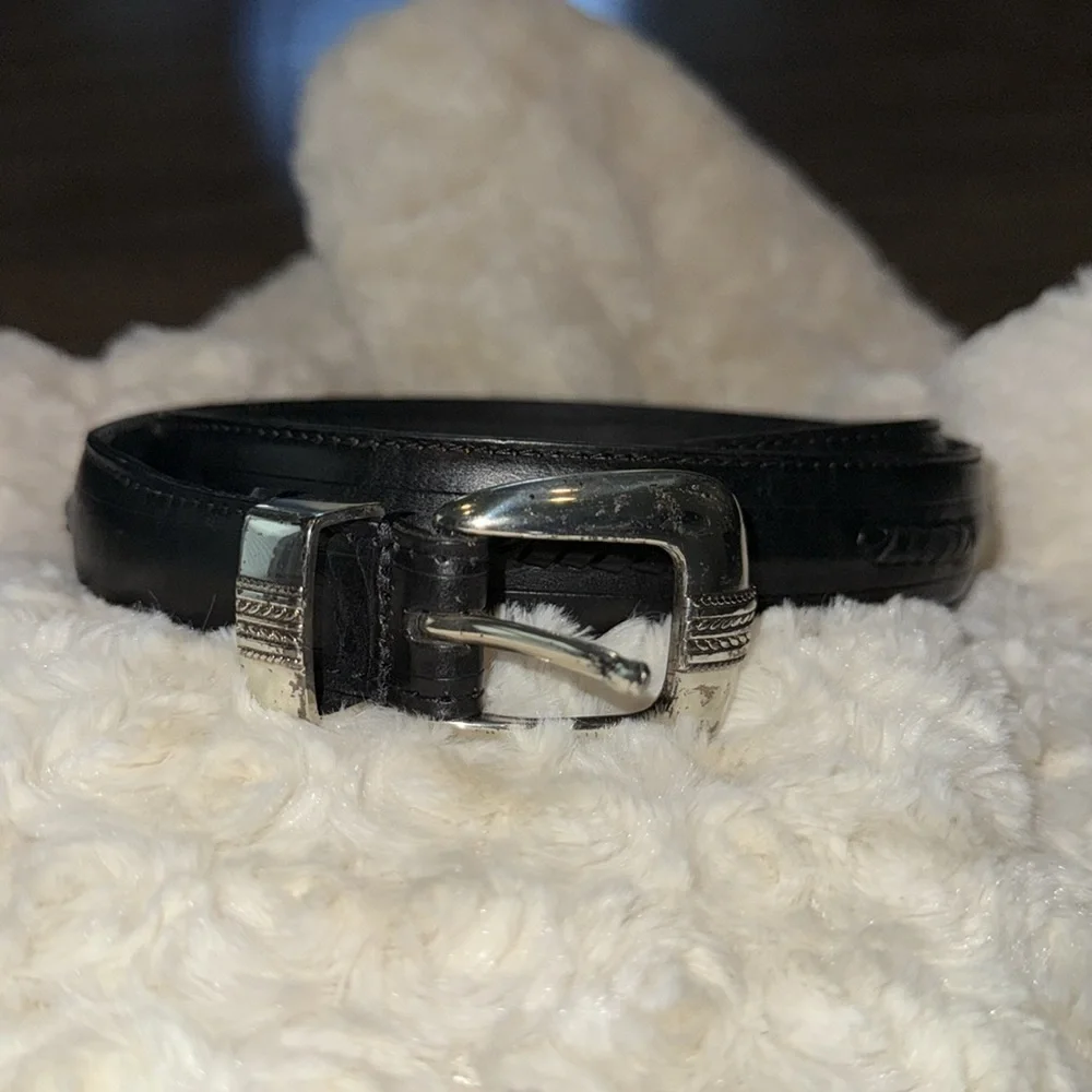 Textured Black Leather‎ Belt Shabby Silver Buckle Tapers Toward Belt Holes 36