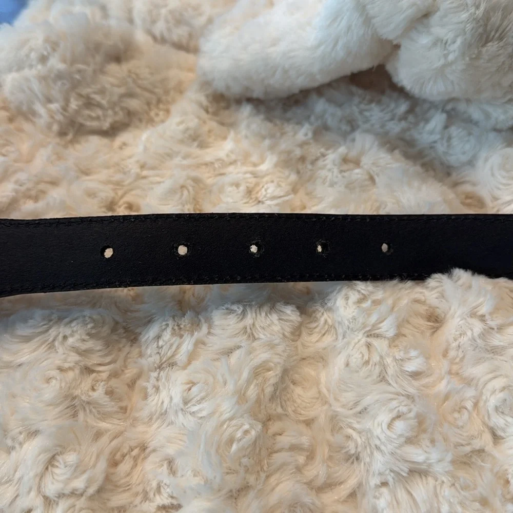Textured Black Leather‎ Belt Shabby Silver Buckle Tapers Toward Belt Holes 36