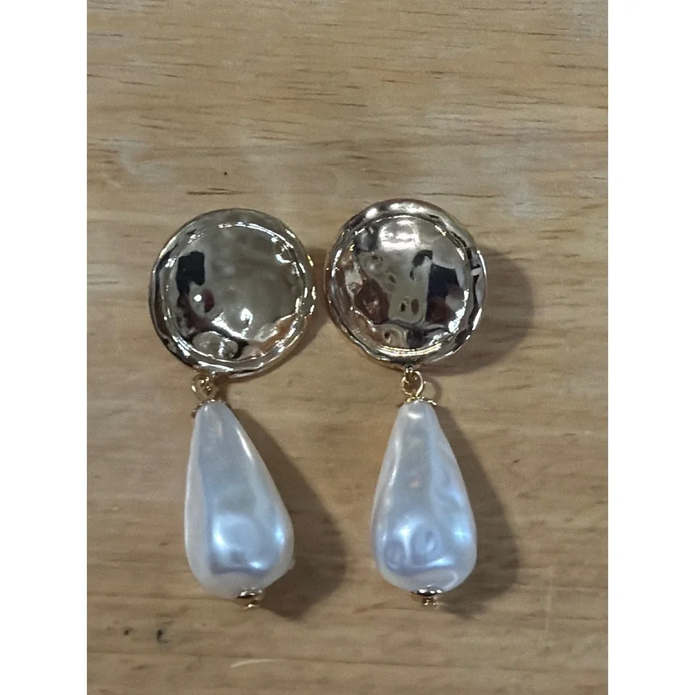 Hammered Gold Tone‎ Faux Baroque Pearl Teardrop Drop Dangle Post Earrings