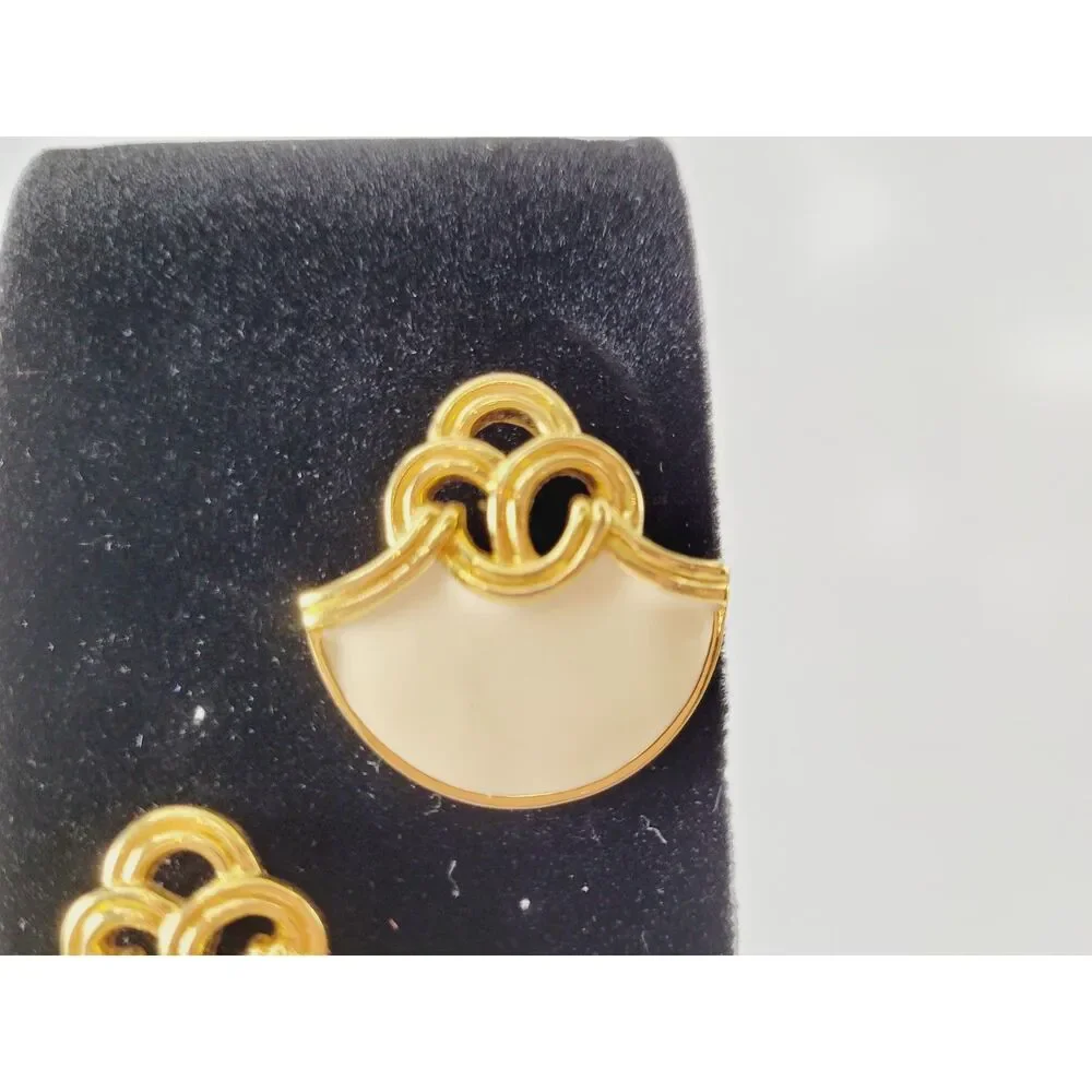Vtg Avon Ivory Enamel Vogue Style Gold and White Stud Earrings Fan Shape 1980s