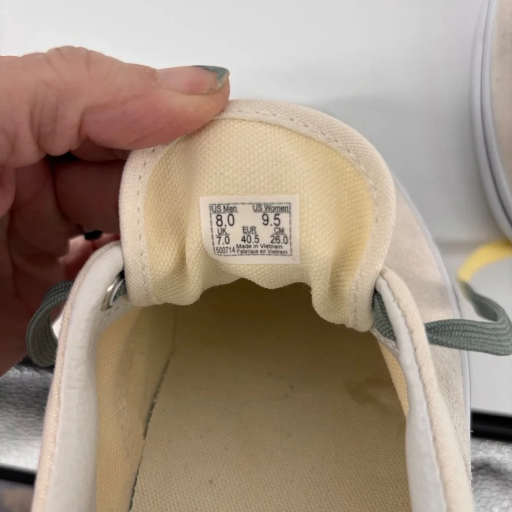Vans laces material graphics