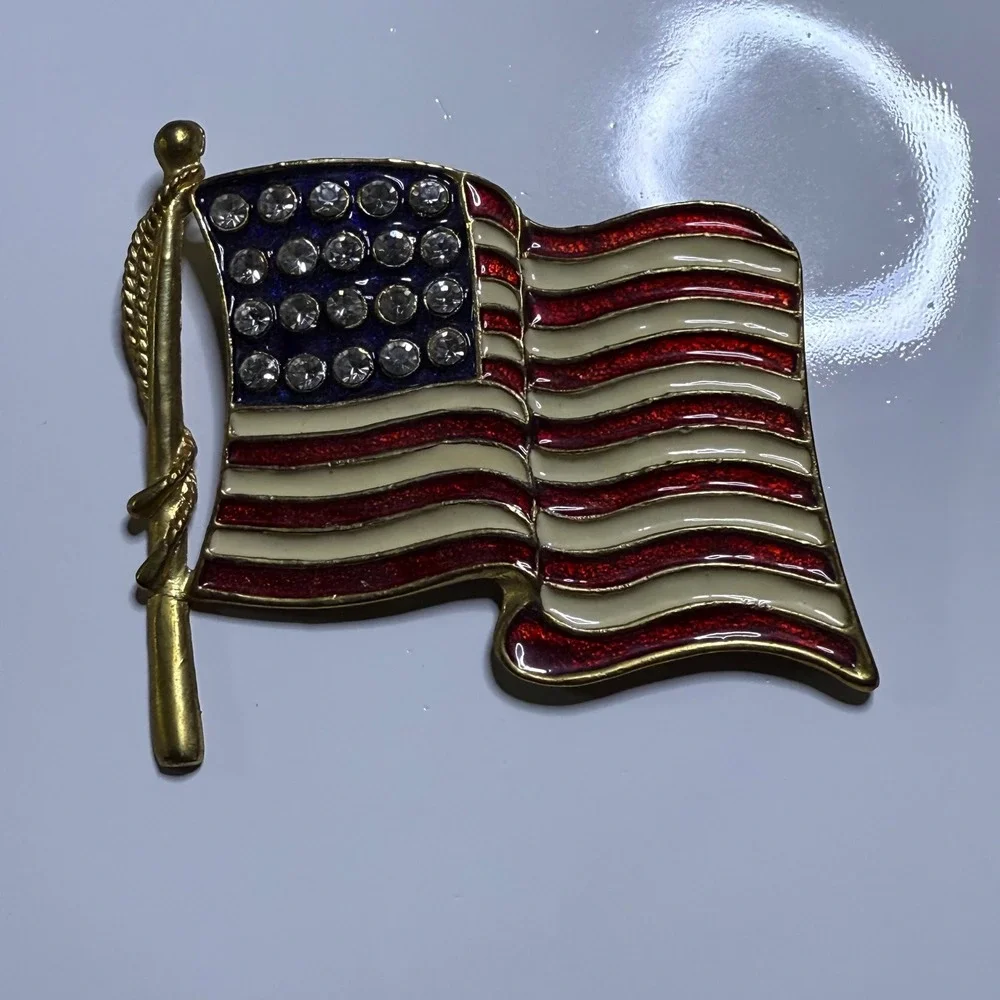 American Flag Brooch Pin Rhinestone Patriotic‎ USA Stars and Stripes