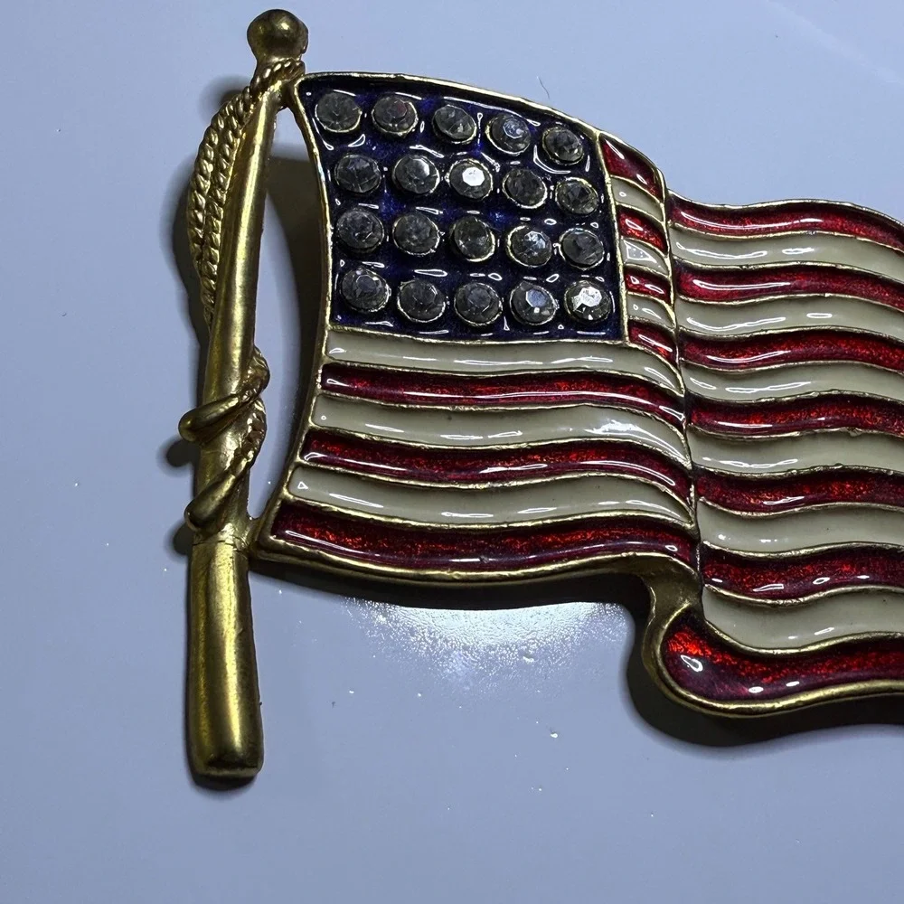 American Flag Brooch Pin Rhinestone Patriotic‎ USA Stars and Stripes