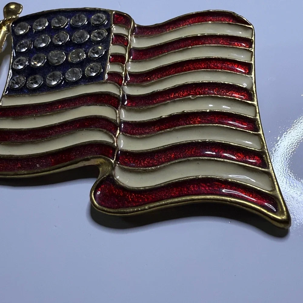 American Flag Brooch Pin Rhinestone Patriotic‎ USA Stars and Stripes