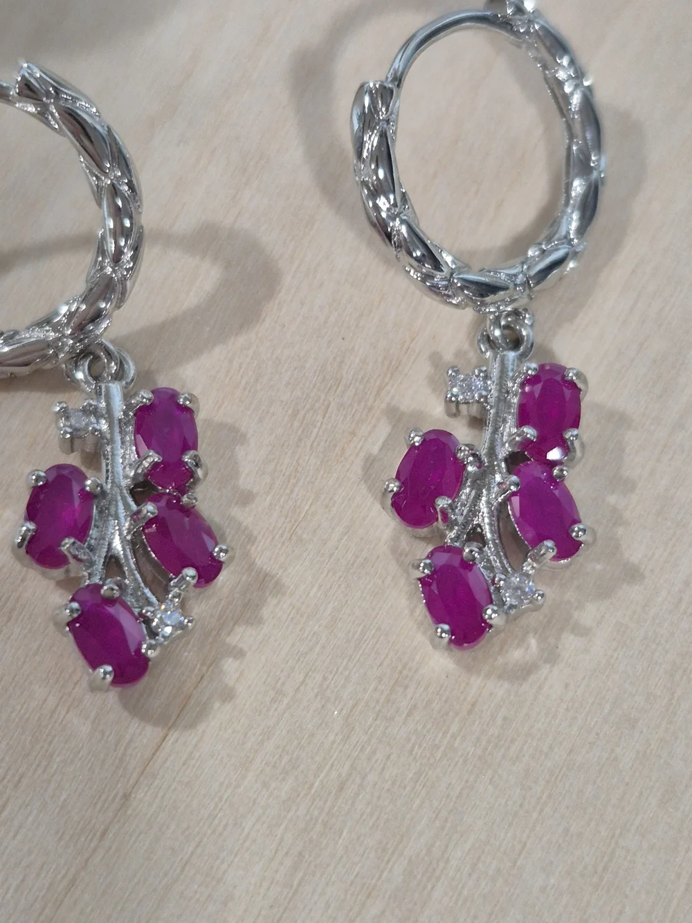 🎉🎉NEW🎉🎉 STUNNING!! SS Oval RUBY Hoop Dangle Earrings