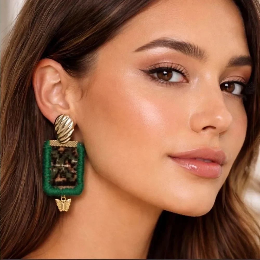 Elegant Green and Gold Statement Earrings R12