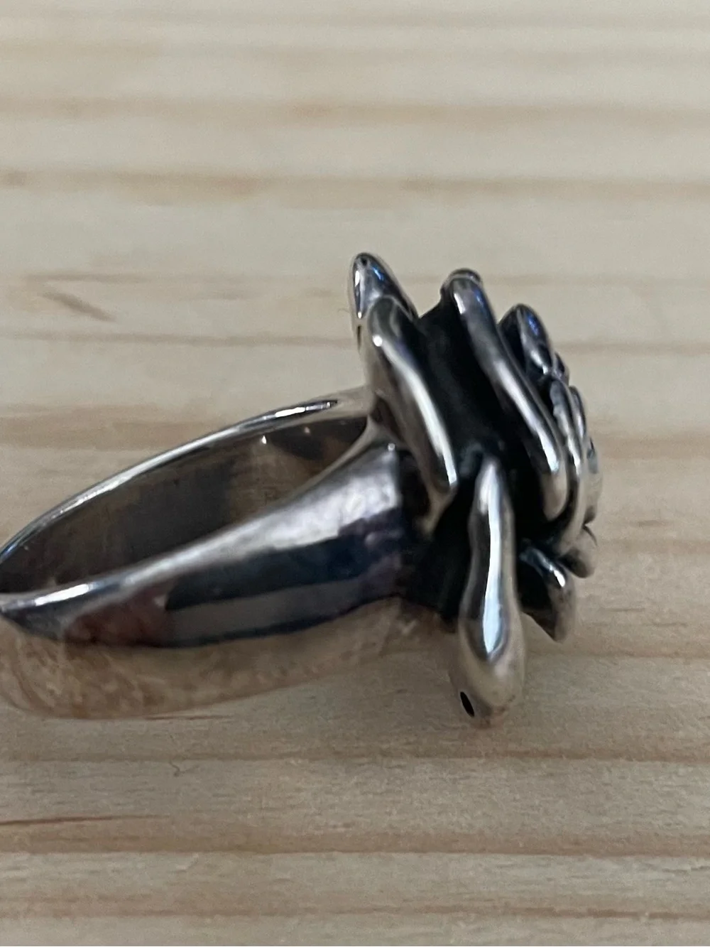 Sterling silver rose motif ring
