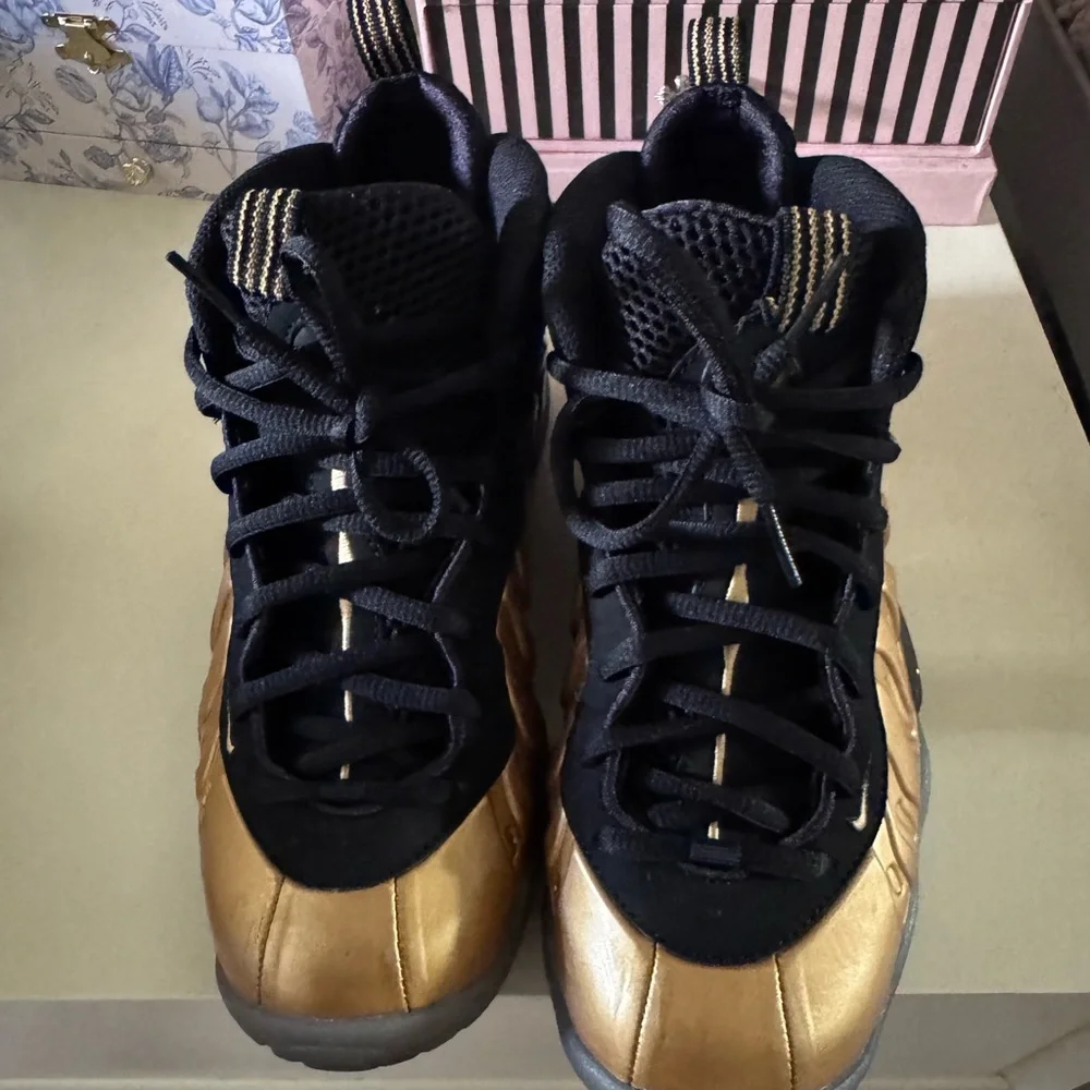 Nike youth Foamposite 4Y