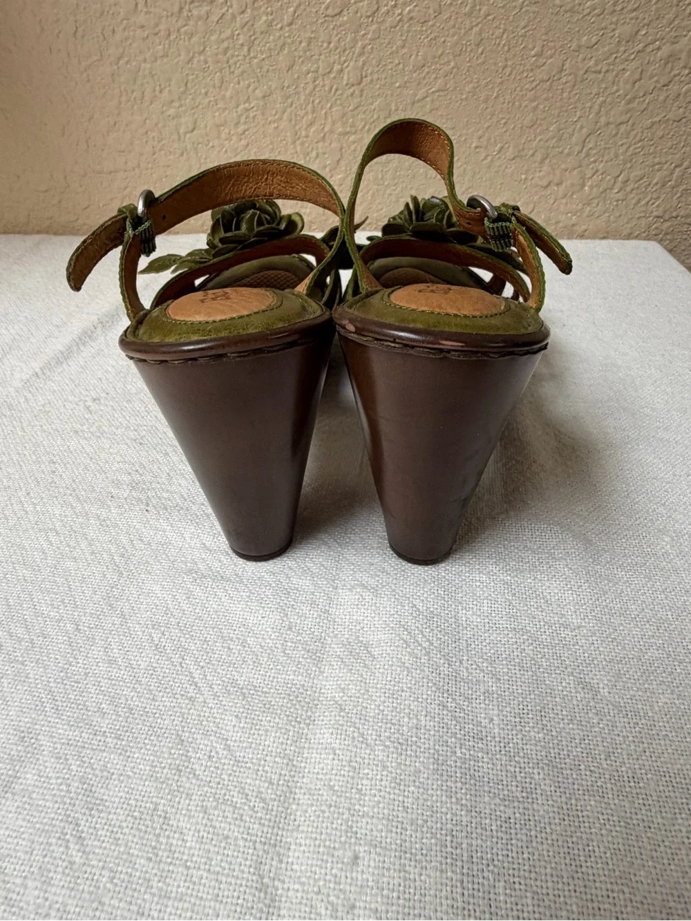 4/$20 Born Olive Green Floral Leather Heeled Sandals
