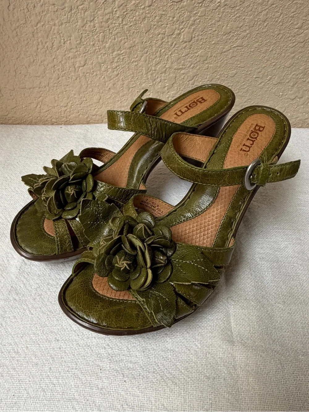 4/$20 Born Olive Green Floral Leather Heeled Sandals